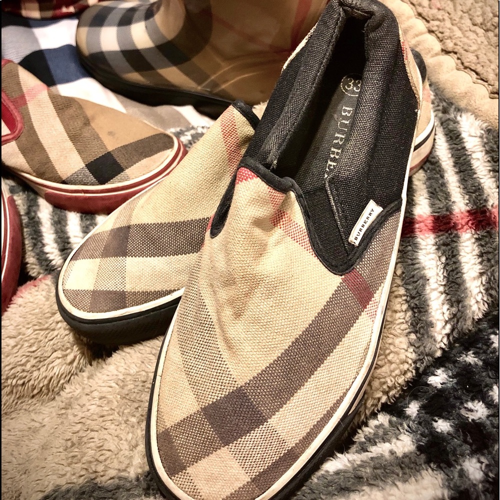 Burberry slip on size 33